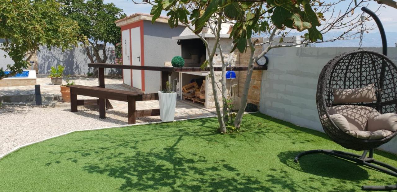 ポヴリャナHouse With Swimming Pool Blue Diamondアパートメント エクステリア 写真