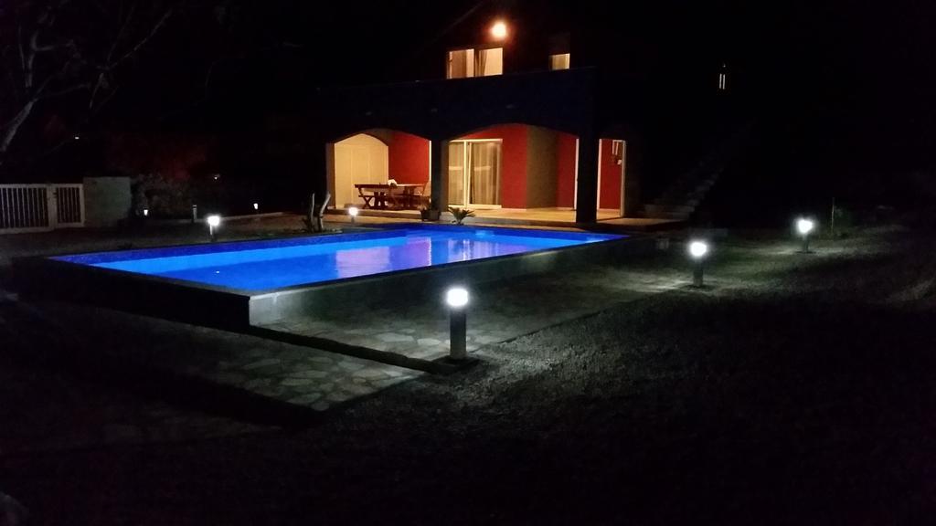ポヴリャナHouse With Swimming Pool Blue Diamondアパートメント エクステリア 写真
